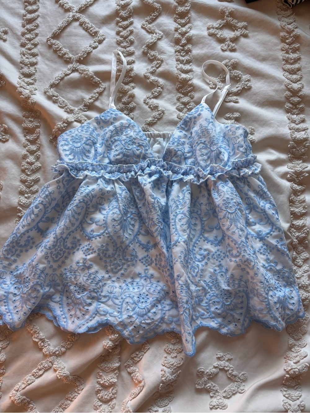 SHEIN White & Light Blue Paisley Eyelet Ruffle Camisole for Girls